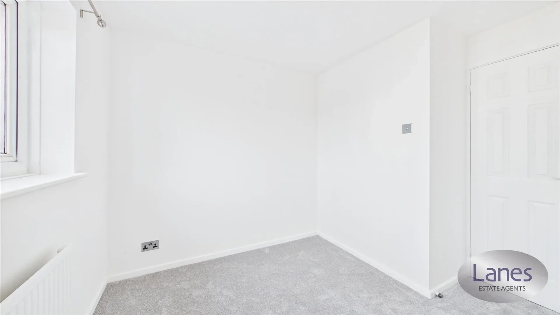 House Hollybush Way in Broxbourne
