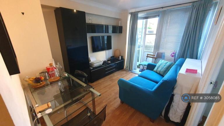 Flat Burrells Wharf Square in Greater London