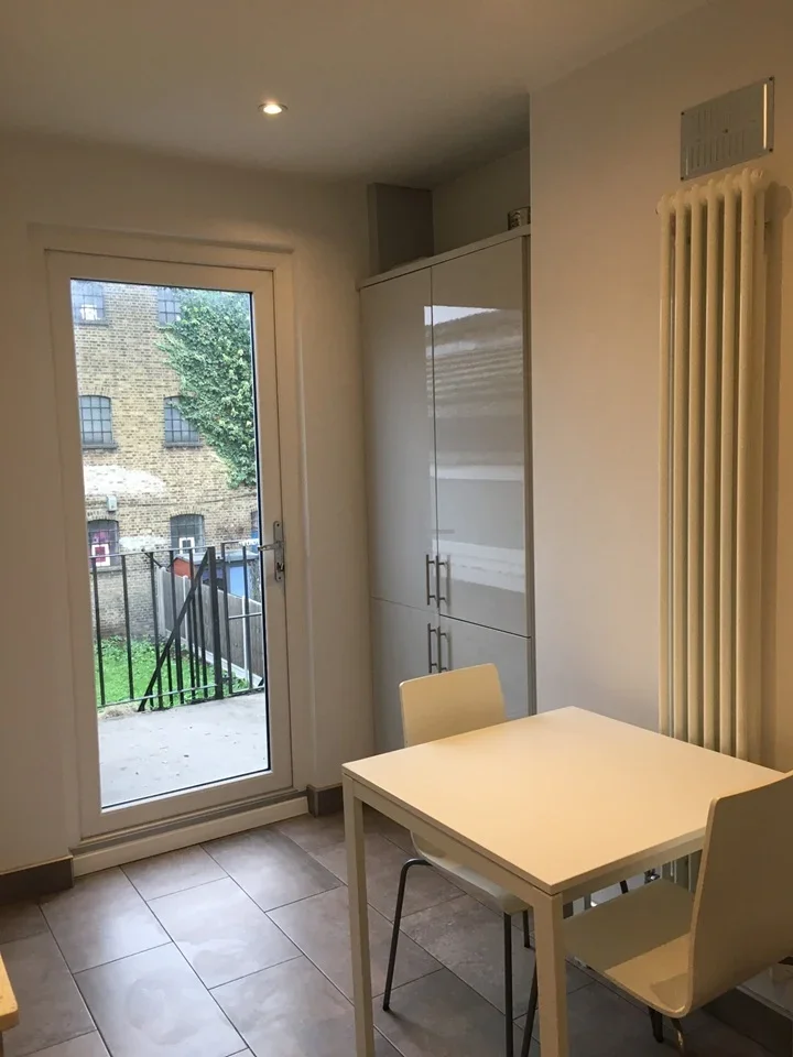 Flat Astbury Road in Greater London
