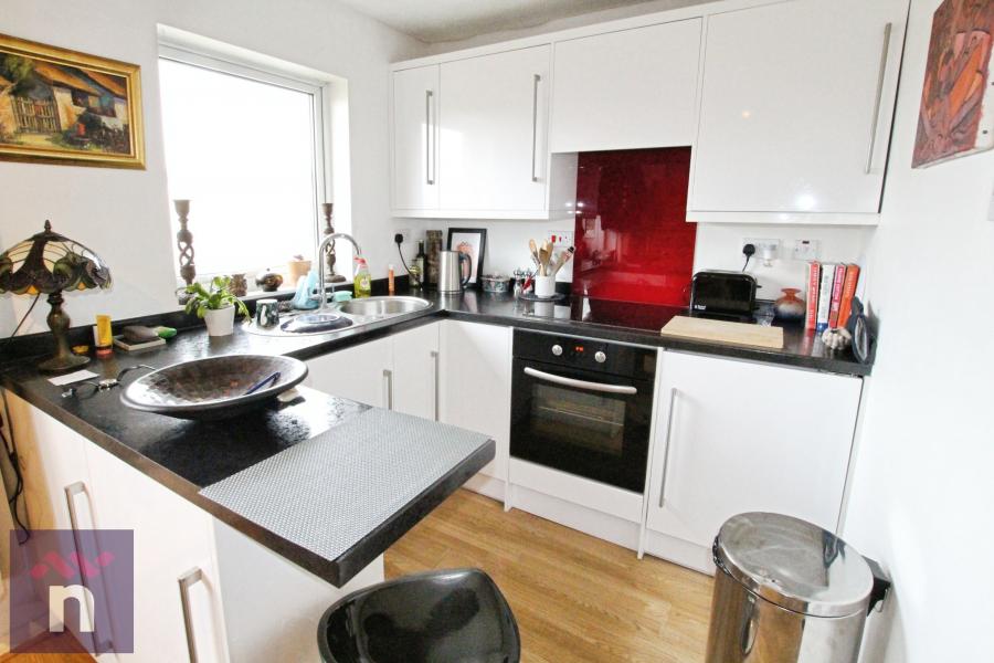 Flat Tom Price Close in Cheltenham