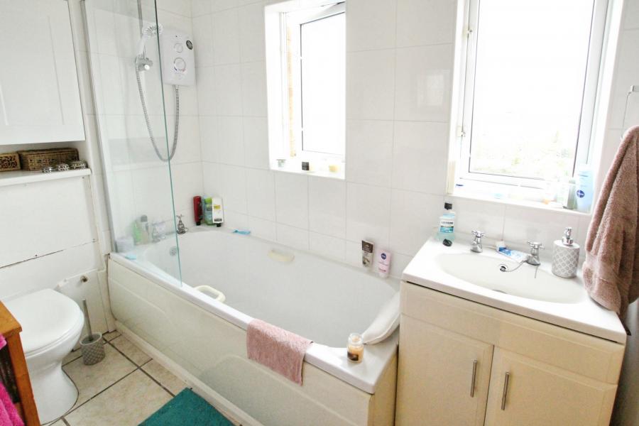 Flat Tom Price Close in Cheltenham