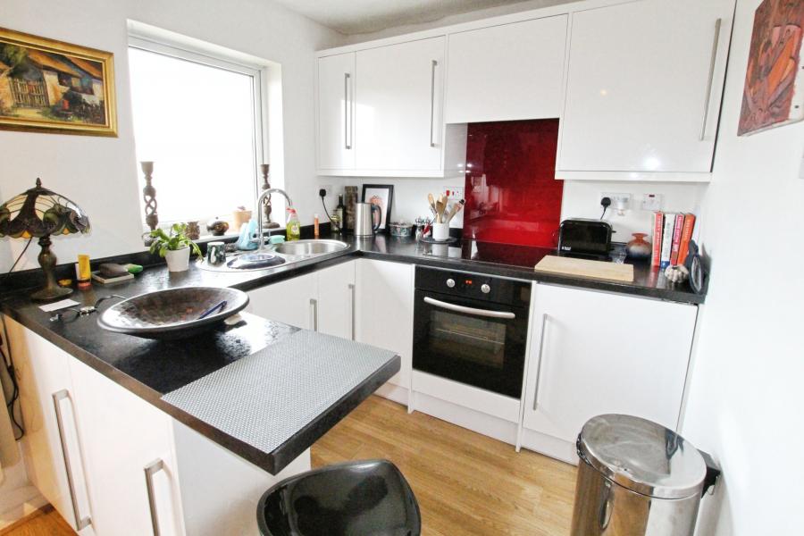 Flat Tom Price Close in Cheltenham