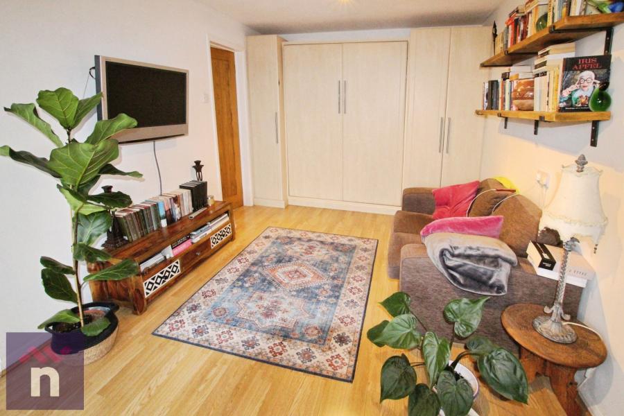 Flat Tom Price Close in Cheltenham