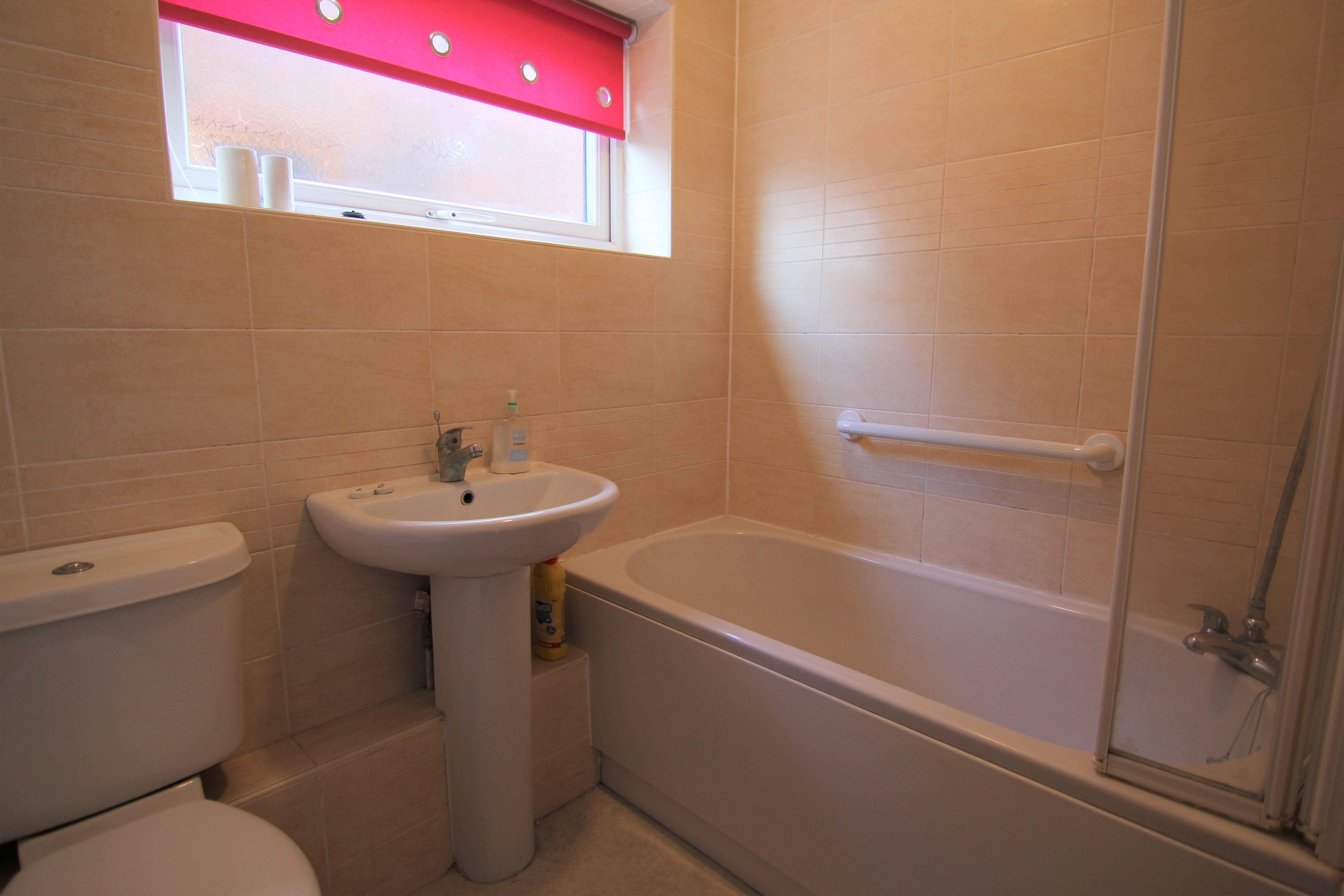 Flat Kershaw Grove in Ashton-under-Lyne