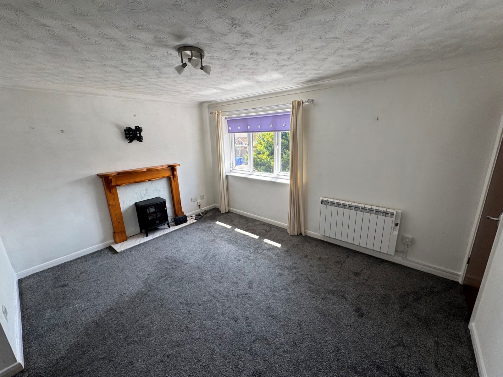 Flat Kershaw Grove in Ashton-under-Lyne