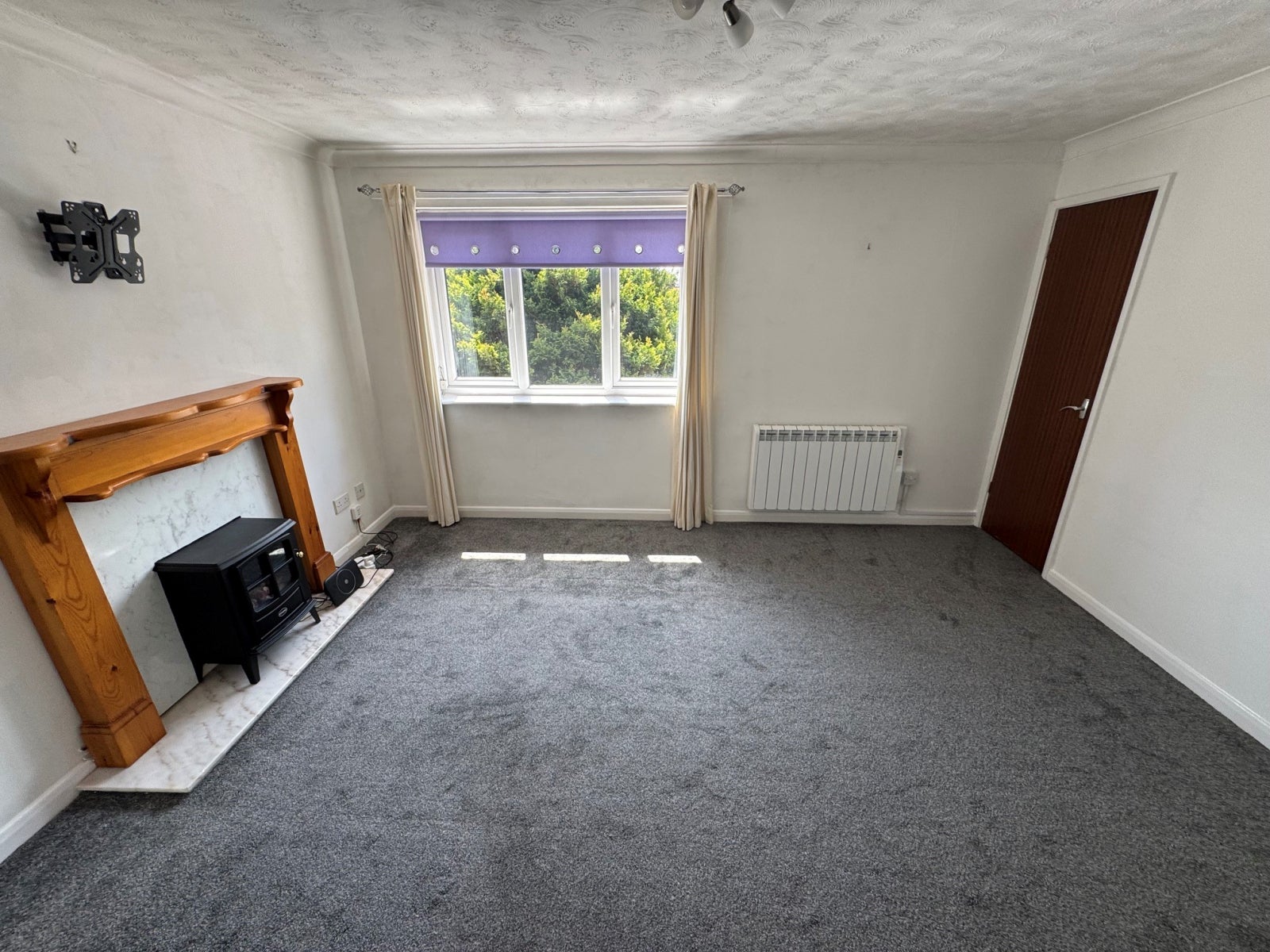 Flat Kershaw Grove in Ashton-under-Lyne