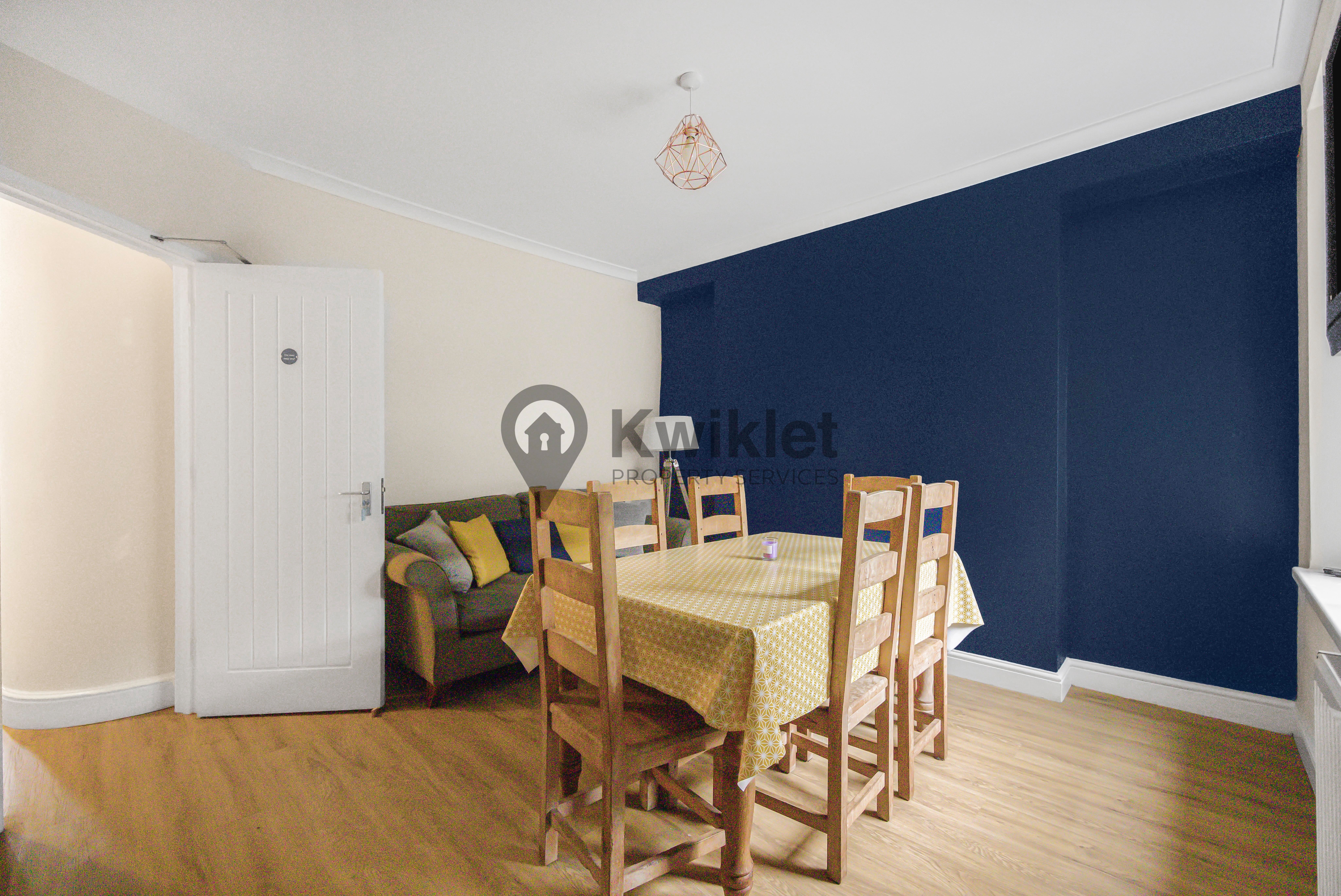 Flat Broadway in Pontypridd