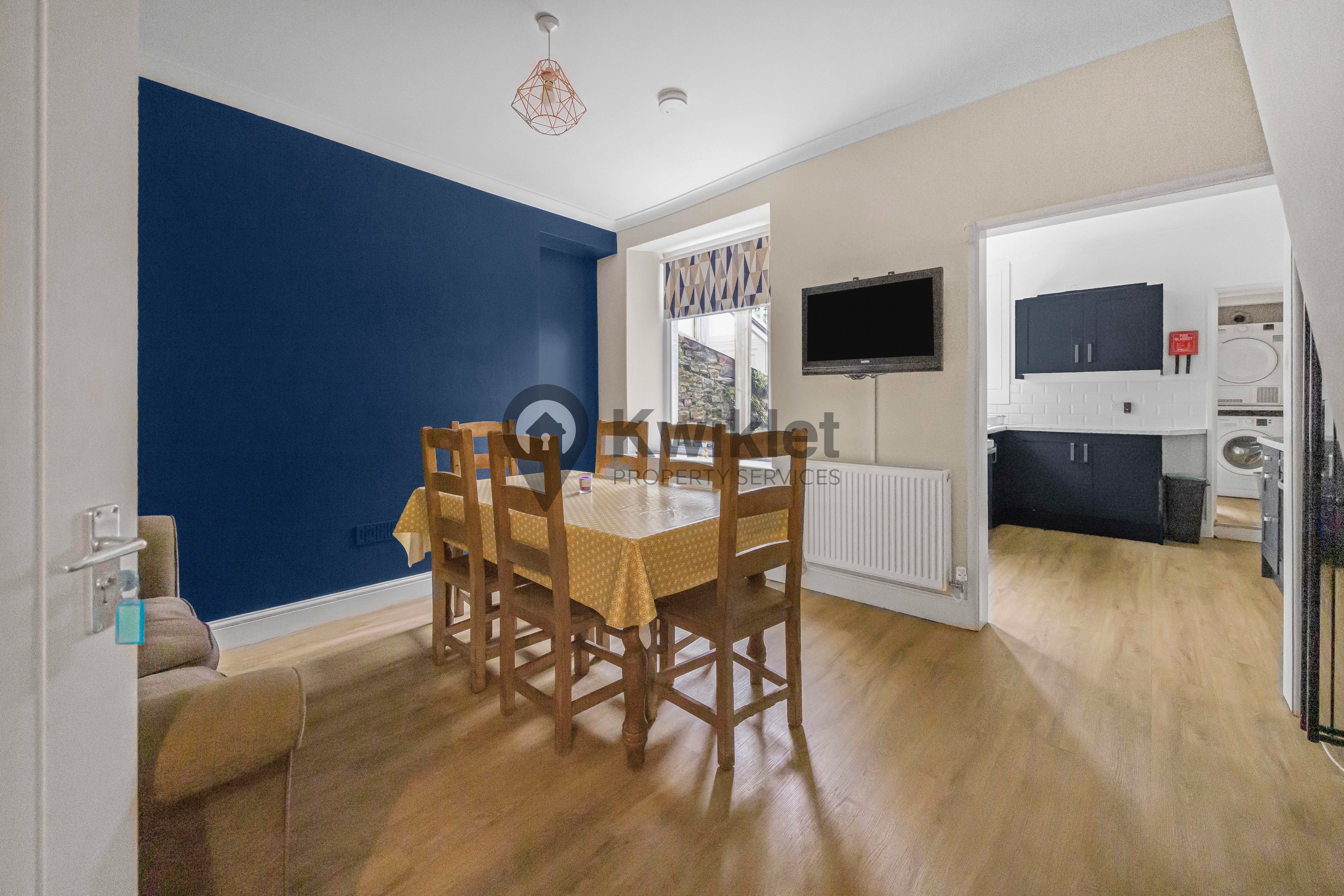 Flat Broadway in Pontypridd