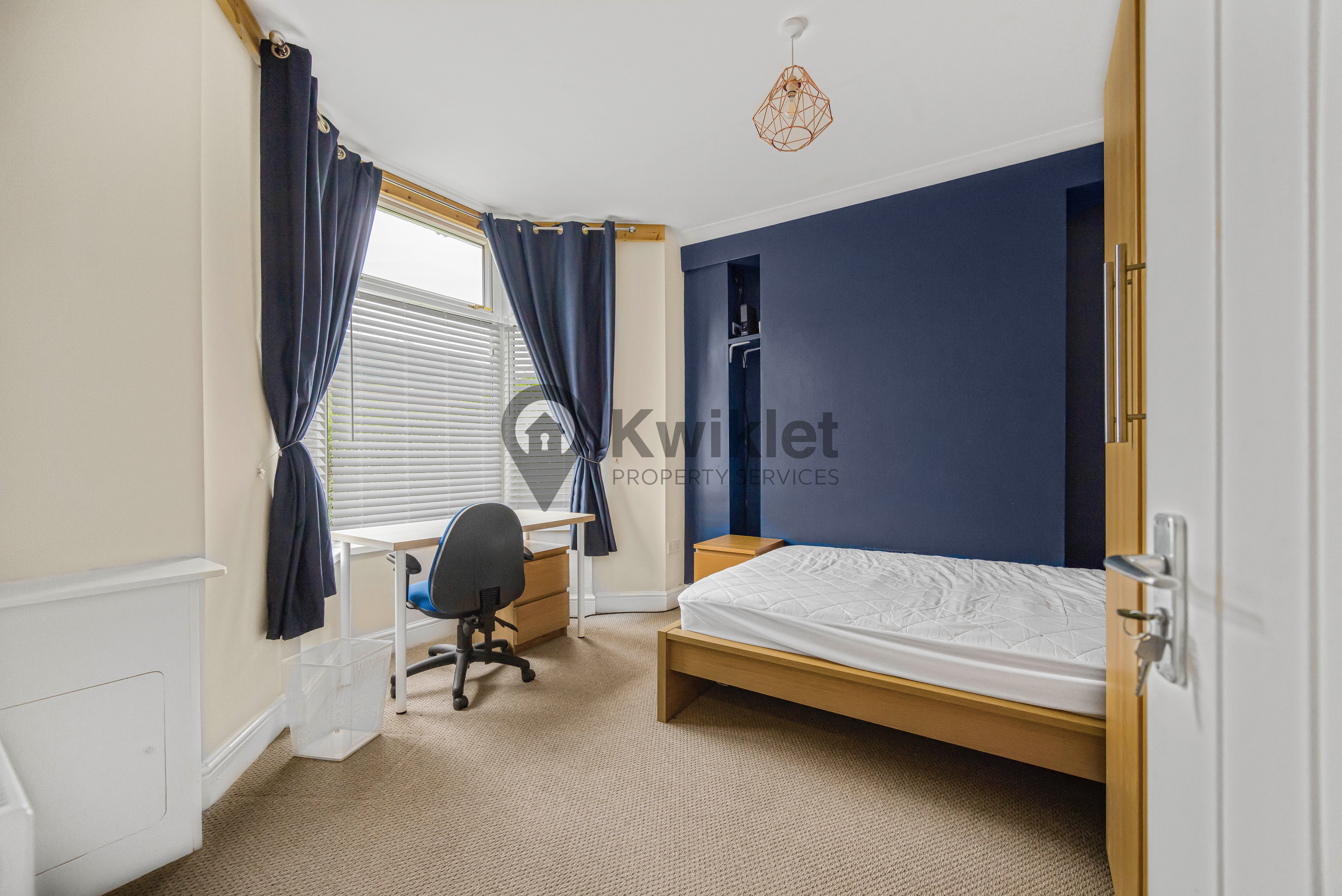 Flat Broadway in Pontypridd