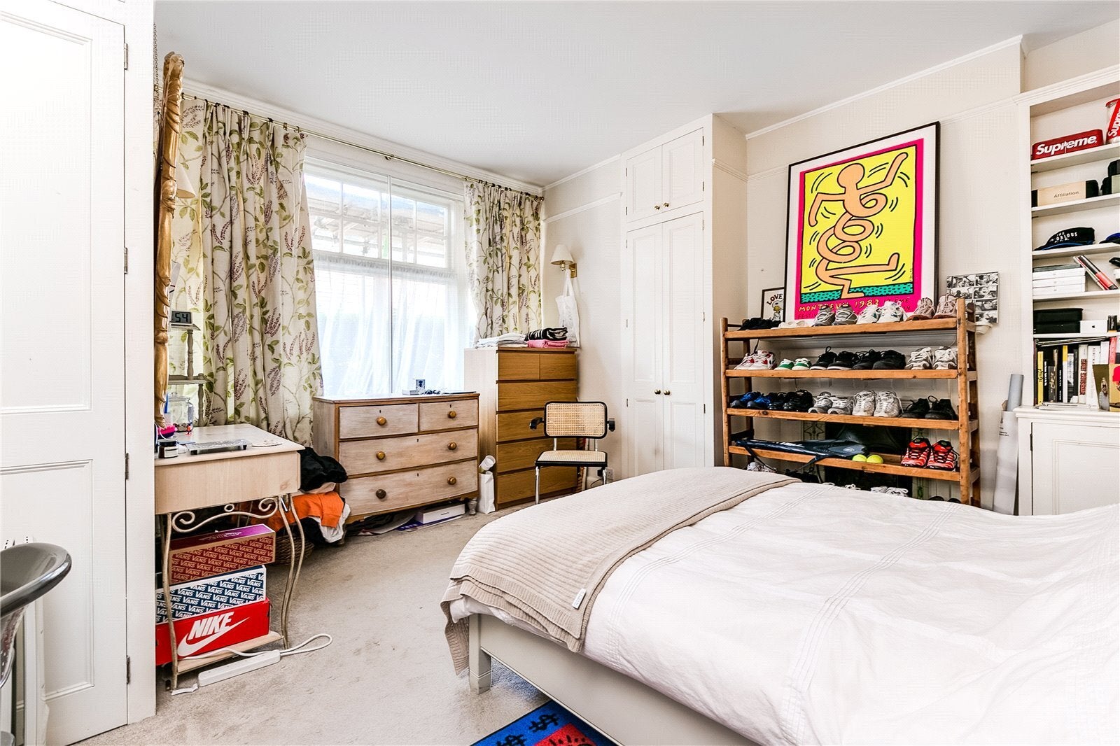 Flat Second Avenue in Greater London
