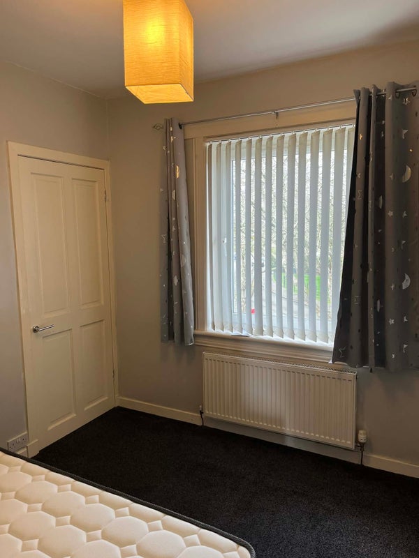 Flat Crewe Terrace in City of Edinburgh