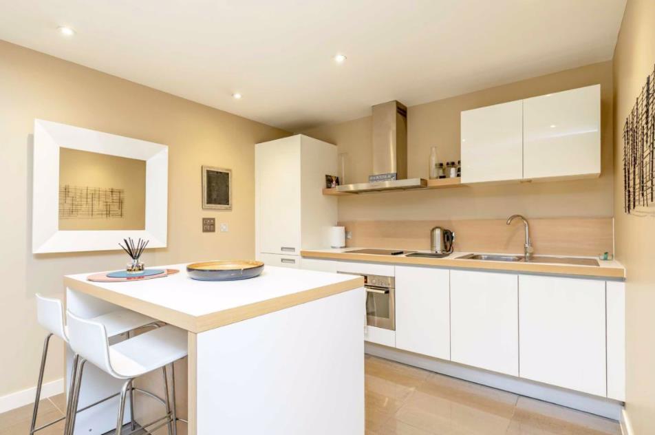 Flat Gatliff Road in City of Westminster