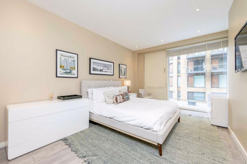 Flat Gatliff Road in City of Westminster