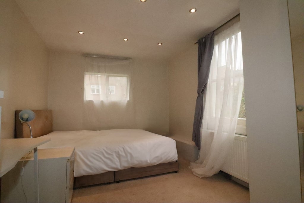Room Globe Road in Greater London