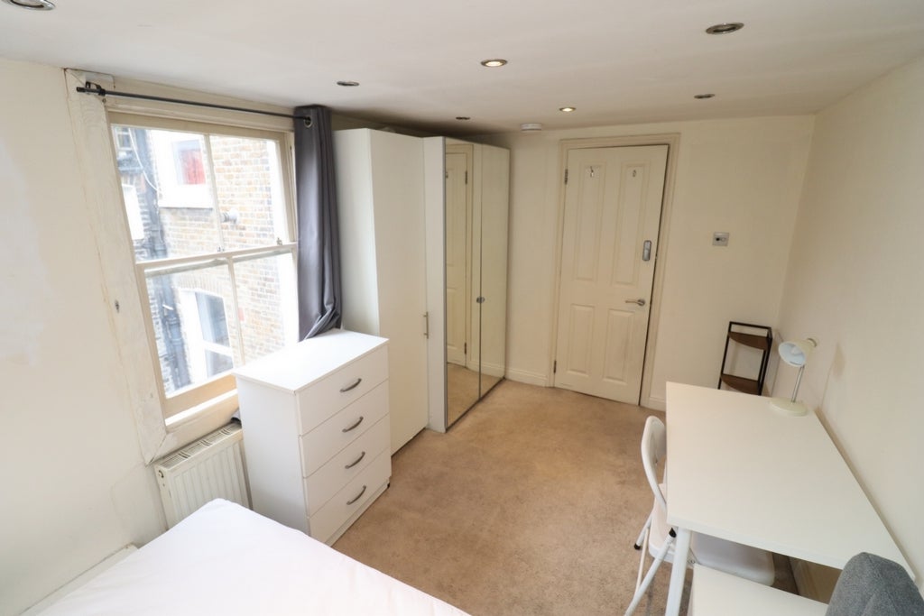 Room Globe Road in Greater London