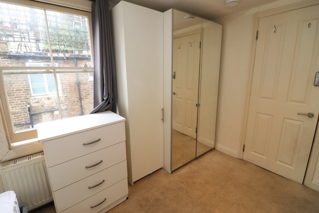 Room Globe Road in Greater London