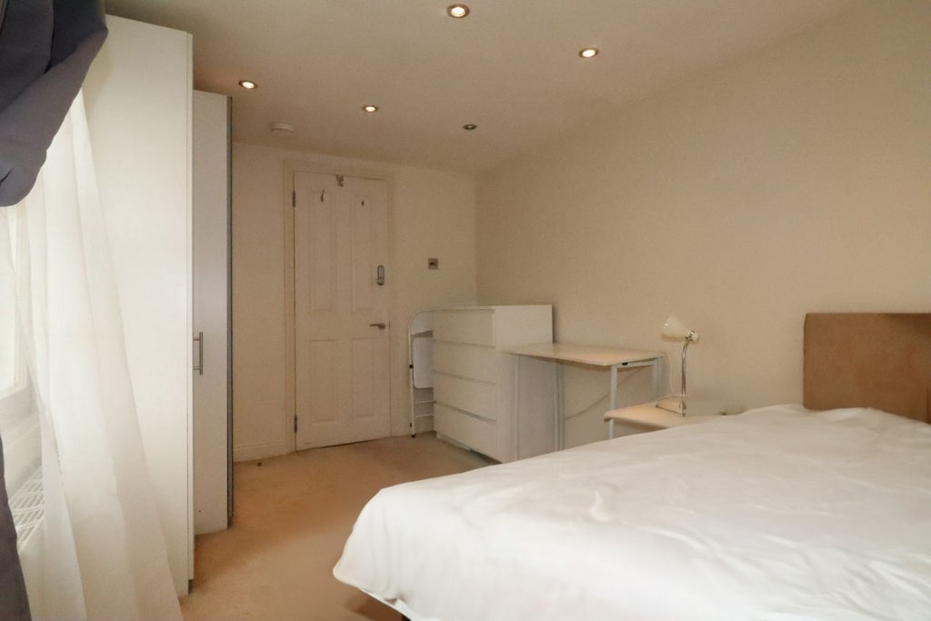 Room Globe Road in Greater London