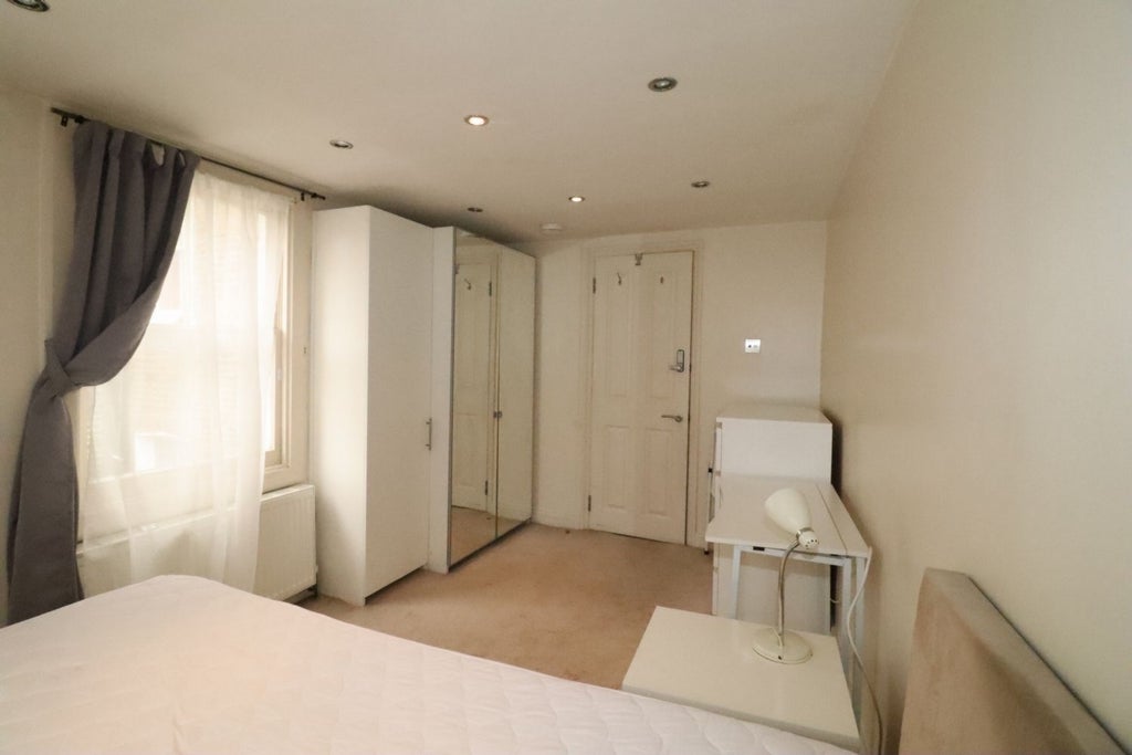 Room Globe Road in Greater London