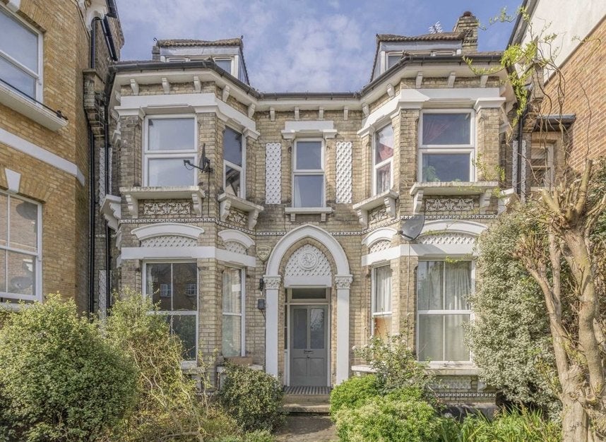 Flat Saint James's Drive in Greater London