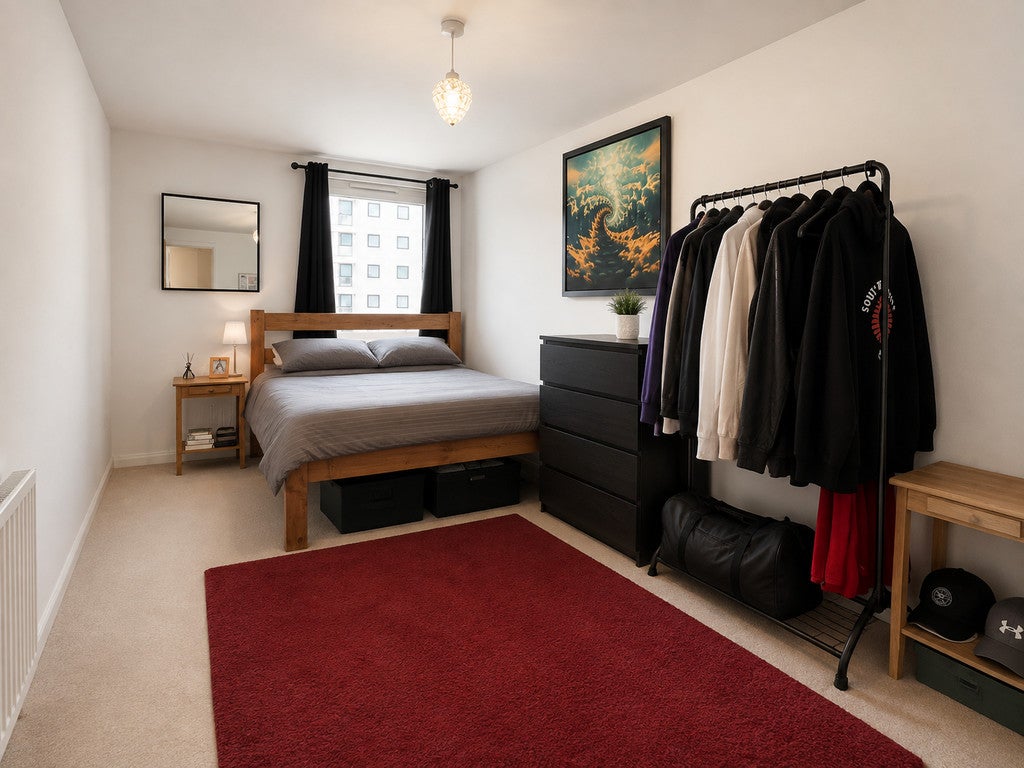 Flat Pocock Street in Greater London