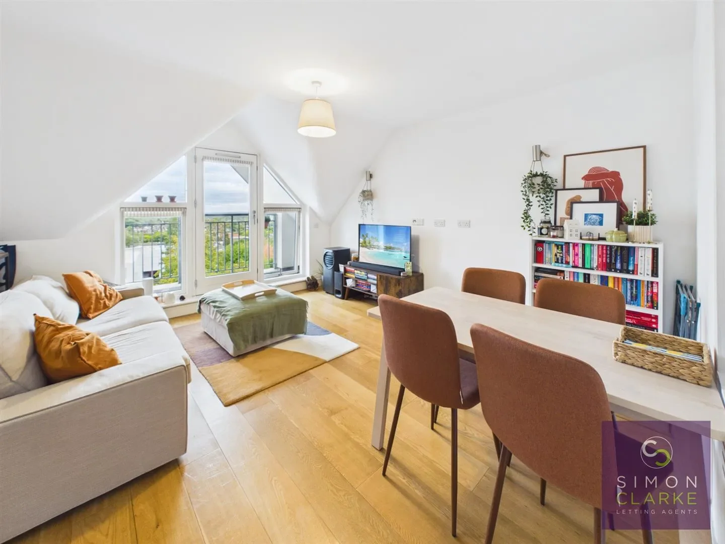 Flat Victors Way in Greater London