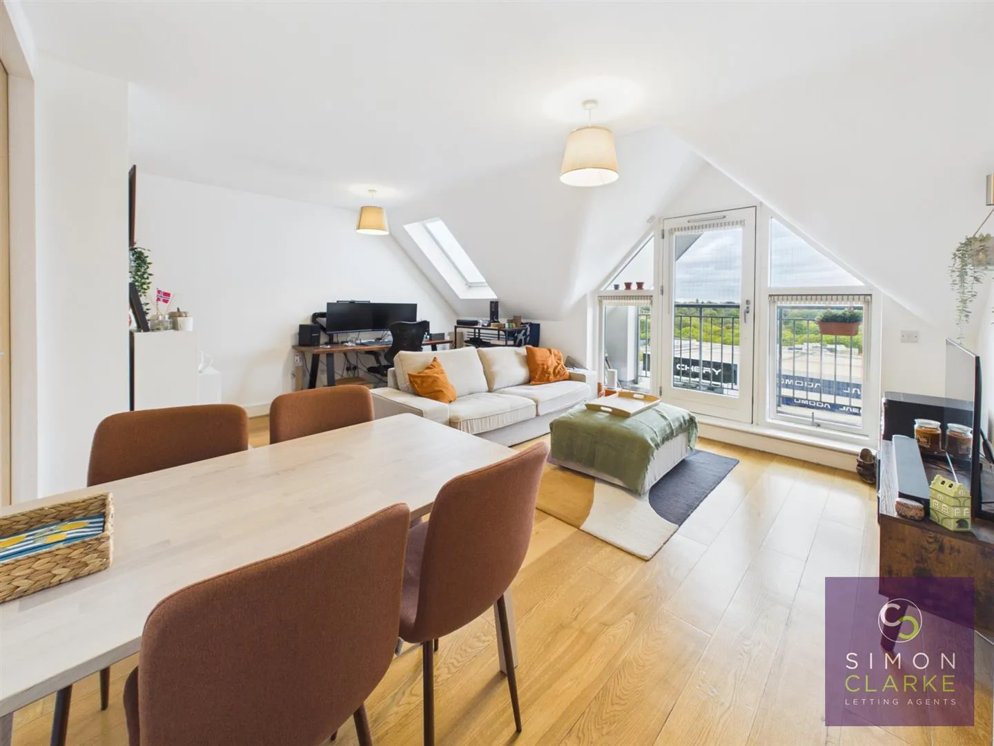 Flat Victors Way in Greater London