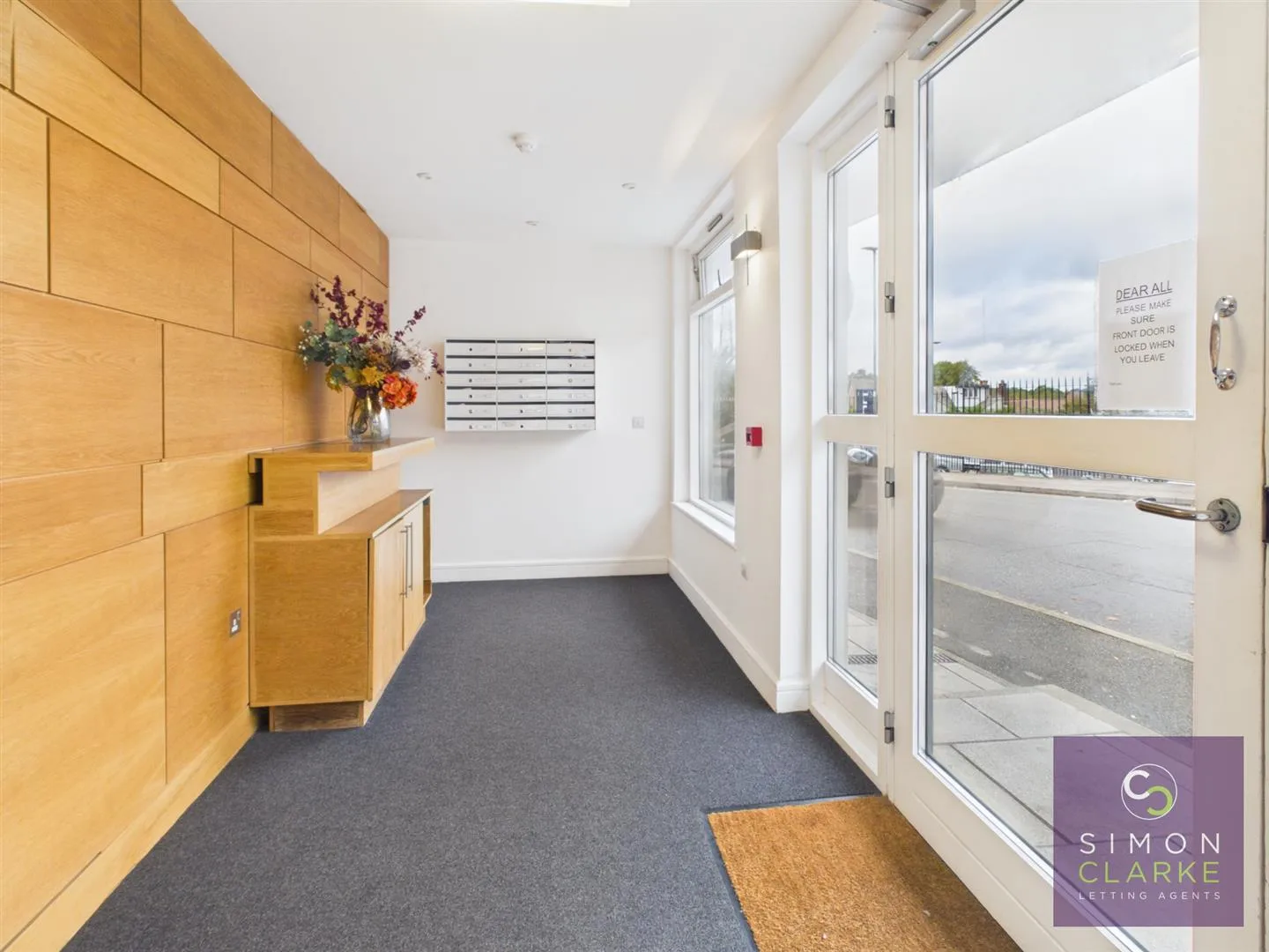 Flat Victors Way in Greater London
