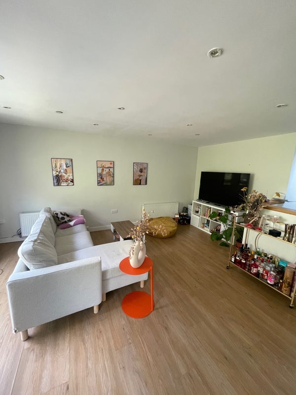 Room Theberton Street in Greater London