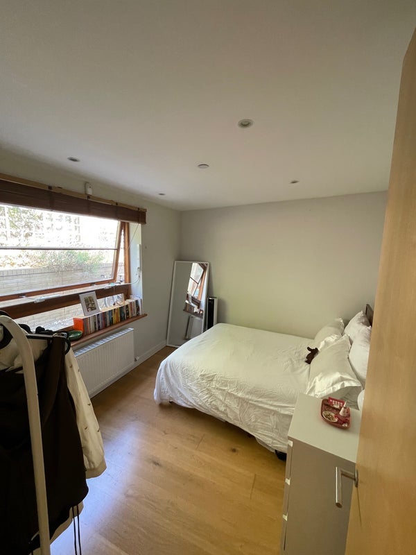 Room Theberton Street in Greater London