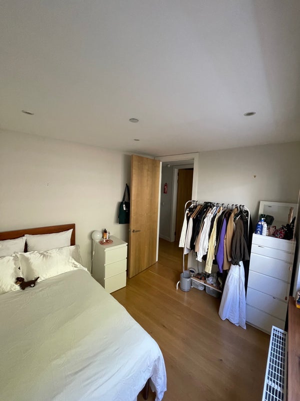 Room Theberton Street in Greater London