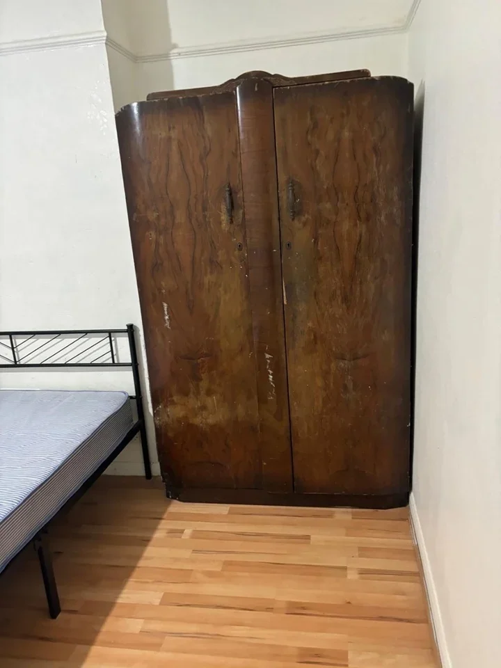 Room Glenny Road in Greater London