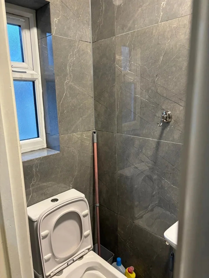 Room Glenny Road in Greater London