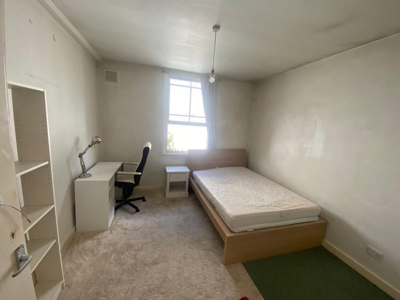 Room Stephendale Road in Greater London