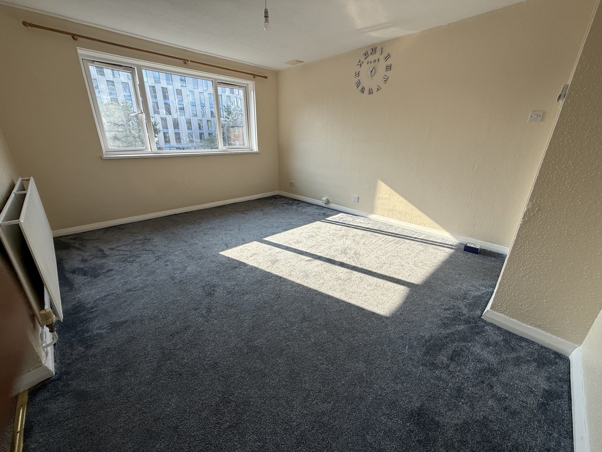 Flat Blackthorn Court in London