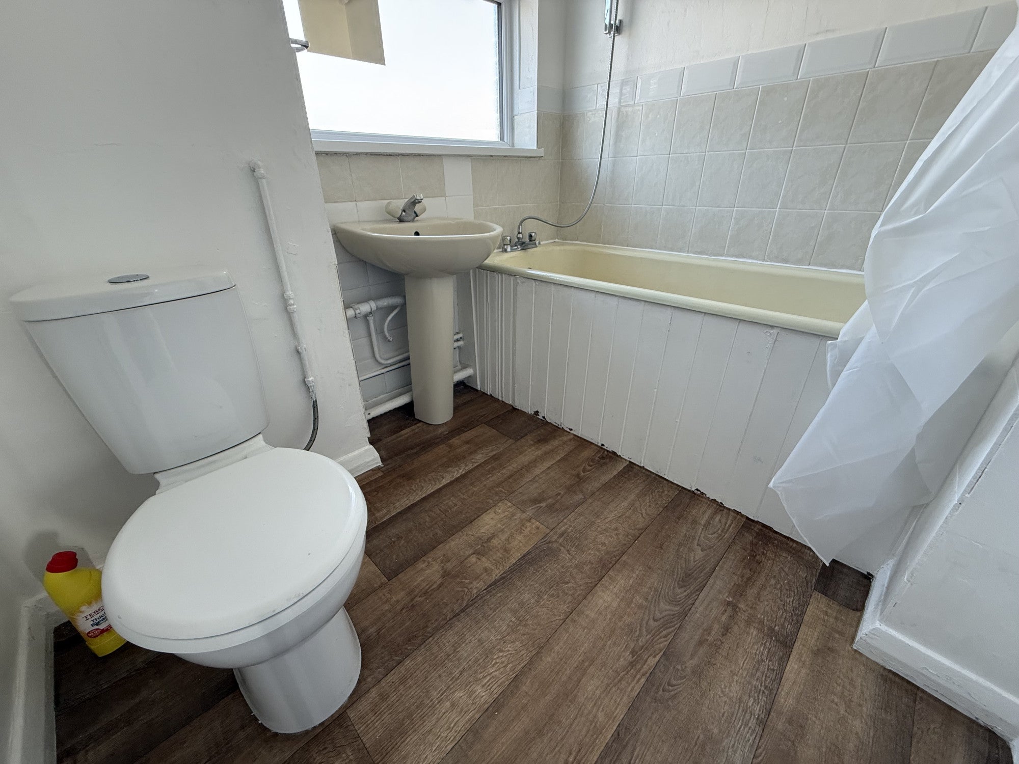 Flat Blackthorn Court in London