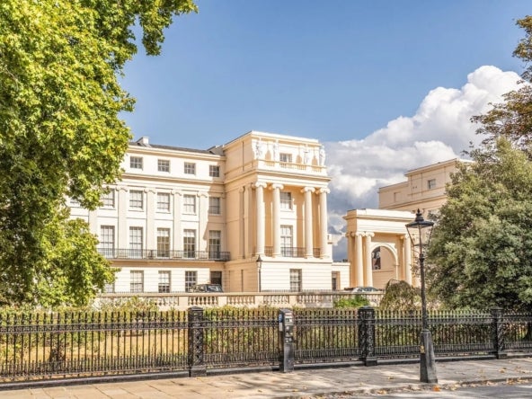 Flat Cumberland Terrace in Greater London