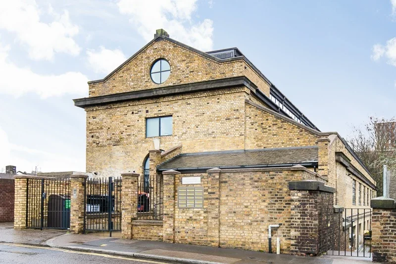 Flat Richmond Road in Greater London