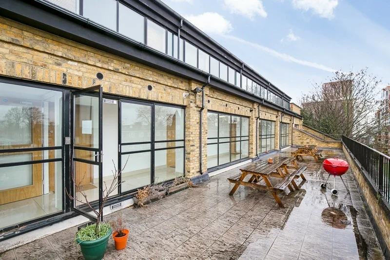 Flat Richmond Road in Greater London