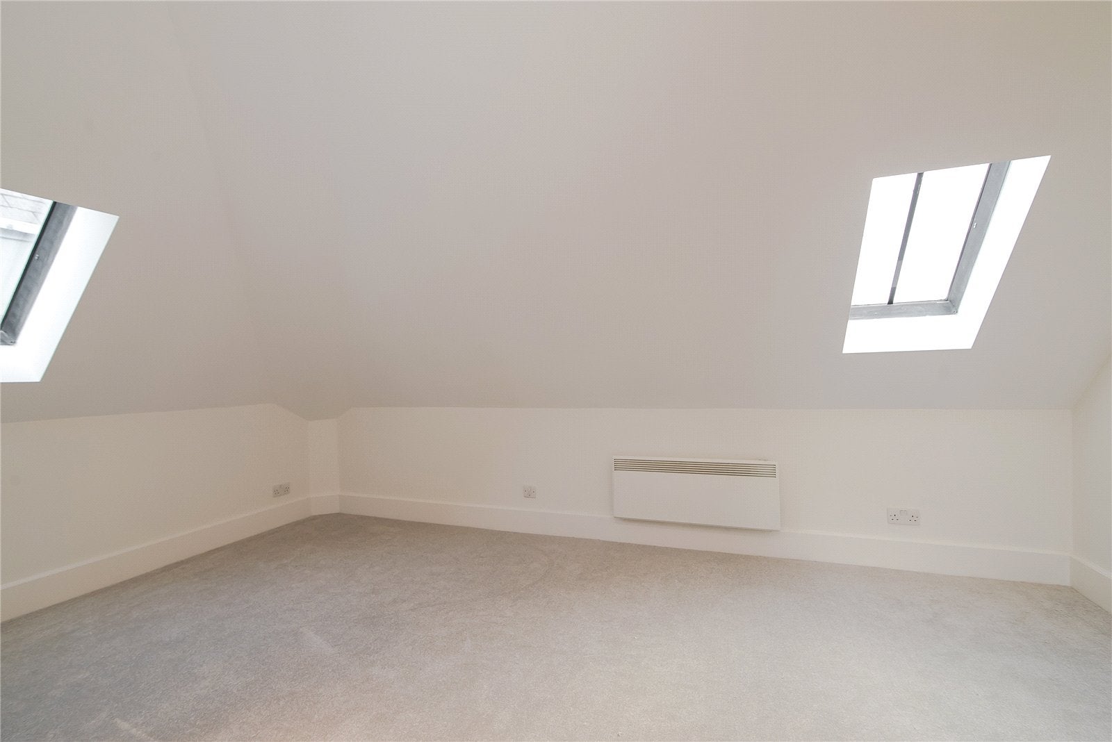 Flat Mortlake High Street in Greater London