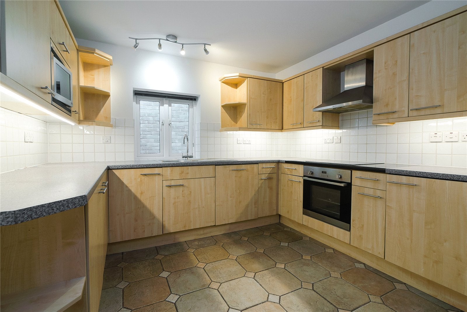 Flat Mortlake High Street in Greater London