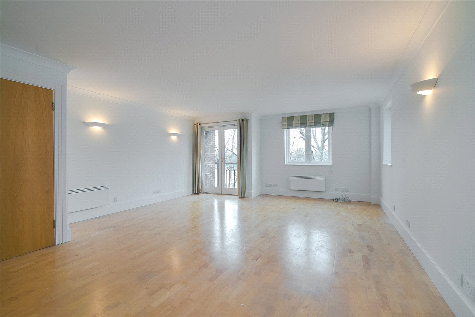 Flat Mortlake High Street in Greater London