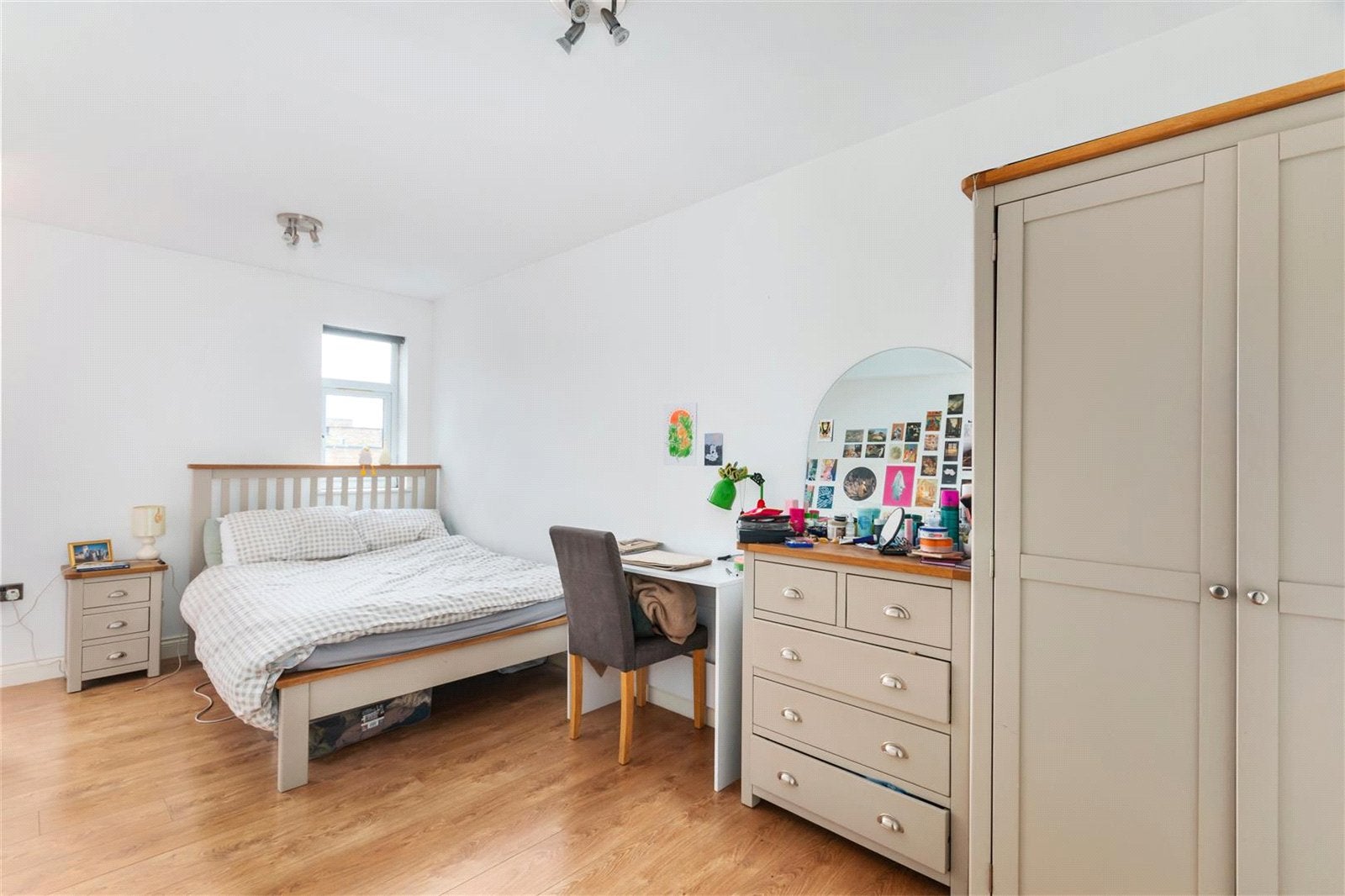 Flat Westbury Avenue in Greater London