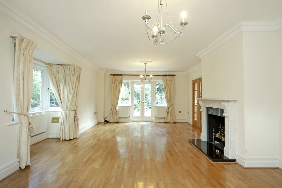House Caerleon Close in Elmbridge