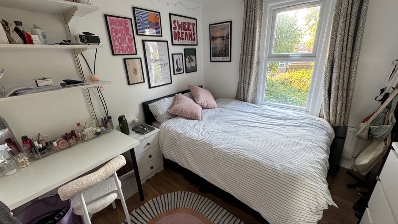 Room Powerscroft Road in Greater London
