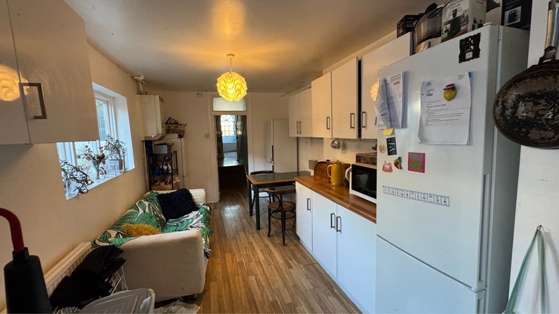 Room Powerscroft Road in Greater London