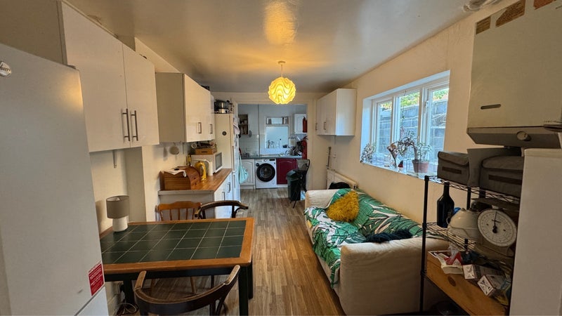 Room Powerscroft Road in Greater London