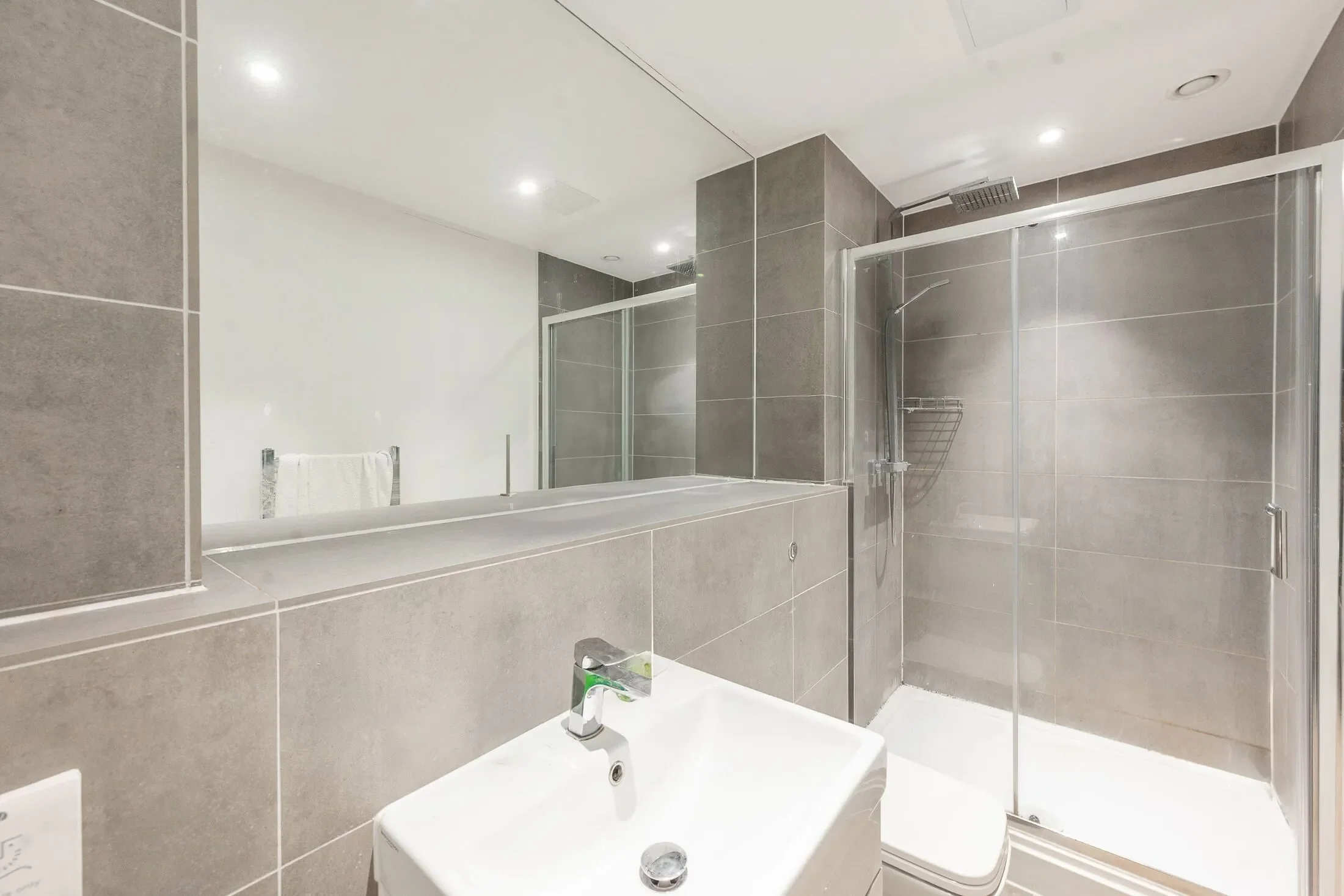Flat Imperial Drive in Greater London
