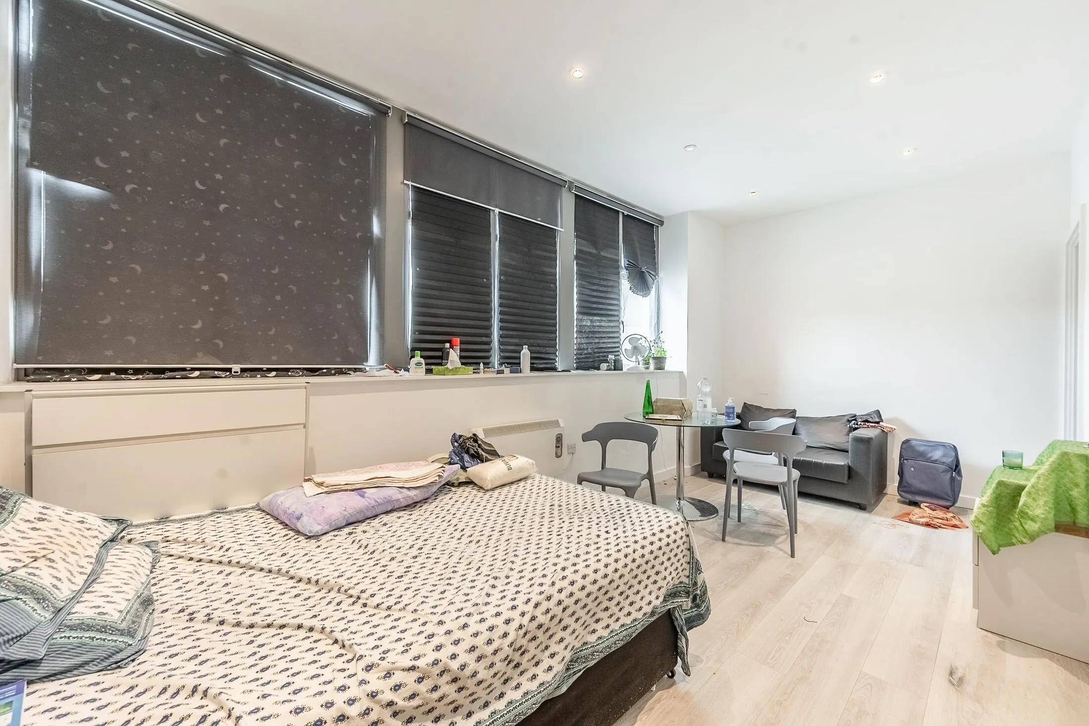 Flat Imperial Drive in Greater London