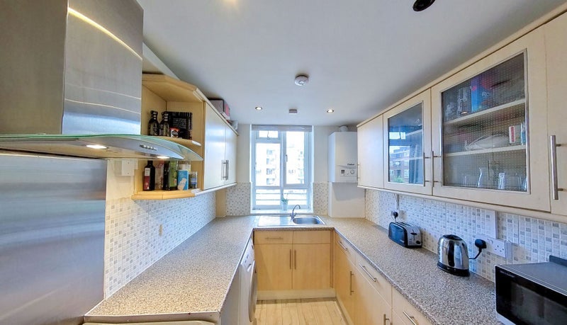 Room Lancaster Court in Greater London