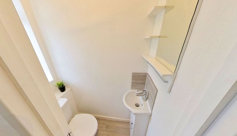 Room Lancaster Court in Greater London